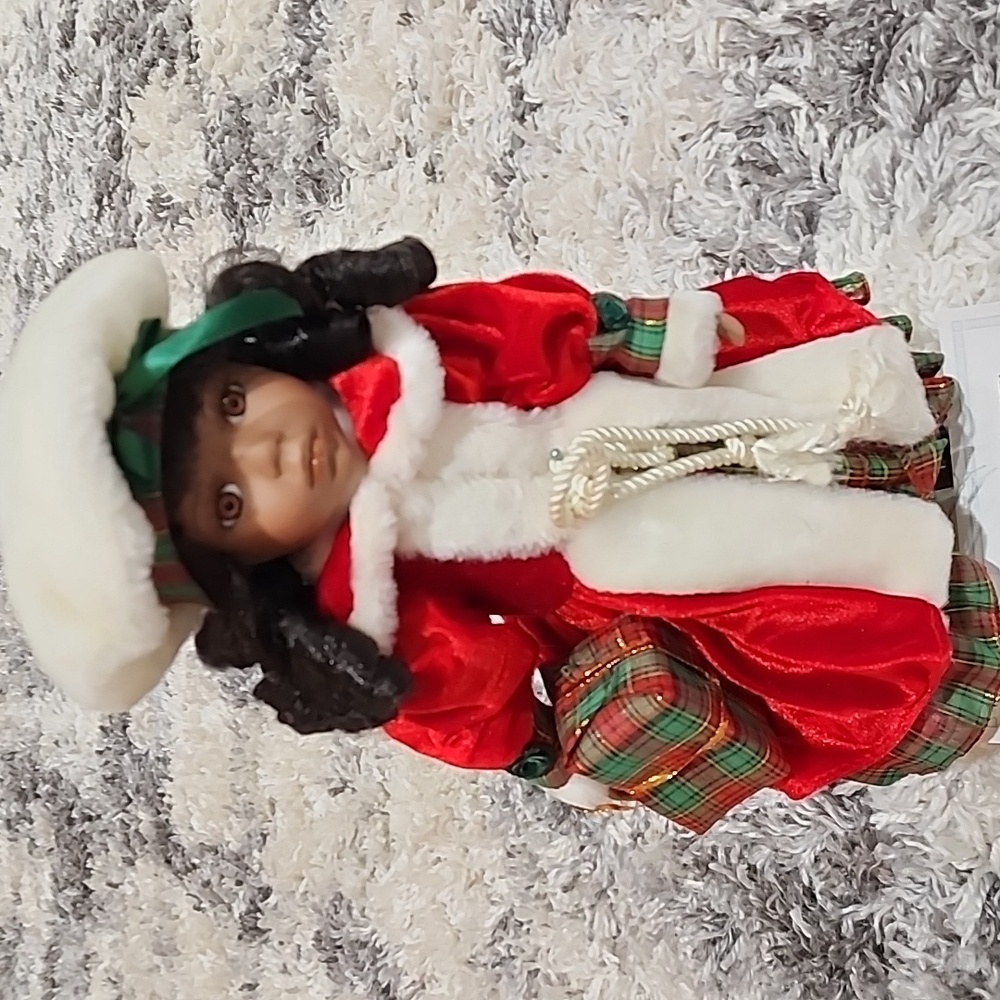 VINTAGE GENUINE PORCELAIN DOLL HAND CRAFTED COLLECTIBLE